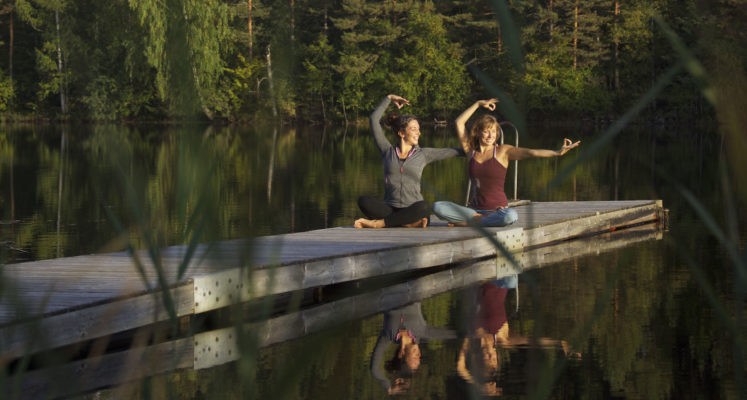 Yoga-Retreat-Sweden-Shambala-Gatherings-Center-sauna-lake-Meditation